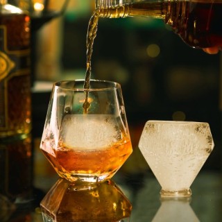 VEVOR Παγομηχανή Ice Diamond Press 2.4 για Ουίσκι BQYJYSLC65MMD7AI9V0 VEVOR Παγομηχανή Ice Diamond Press 2.4 για Ουίσκι BQYJYSLC65MMD7AI9V0