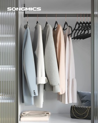 Σετ 30 Βελούδινες Κρεμάστρες 45 x 23,5 cm Μαύρο με ροζ χρυσό γάντζο... Σετ 30 Βελούδινες Κρεμάστρες 45 x 23,5 cm Μαύρο με ροζ χρυσό γάντζο...