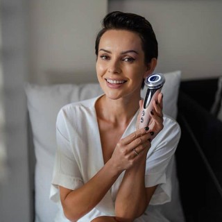 Συσκευή Περιποίησης Προσώπου με 4 Λειτουργίες και Ψηφιακή LCD Οθόνη... Συσκευή Περιποίησης Προσώπου με 4 Λειτουργίες και Ψηφιακή LCD Οθόνη...