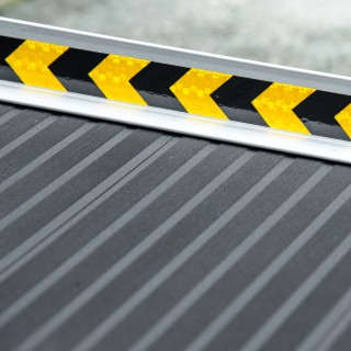 HOMCOM Αναδιπλούμενη και Αντιολισθητική Ράμπα για Καροτσάκι από Αλο... HOMCOM Αναδιπλούμενη και Αντιολισθητική Ράμπα για Καροτσάκι από Αλο...