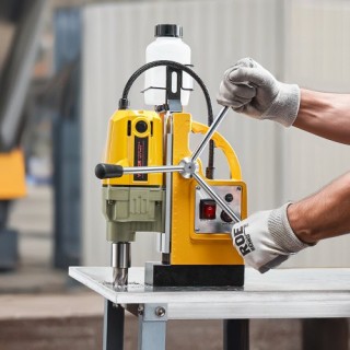 VEVOR Μαγνητικό Δράπανο 1400W 2810 lbf 1.6 in 11 Μύτες CLZJP11J40MM... VEVOR Μαγνητικό Δράπανο 1400W 2810 lbf 1.6 in 11 Μύτες CLZJP11J40MM...