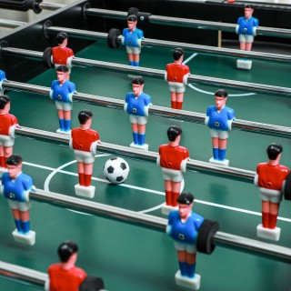 HOMCOM  Τραπέζι Πολλαπλών Παιχνιδιών 4 σε 1 με Ποδοσφαιράκι, Μπιλιά...