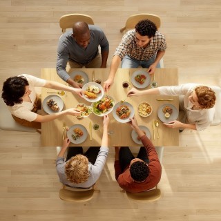 HOMCOM Επεκτάσιμο Τραπέζι Φαγητού για 4-6 Άτομα από Ξύλο και Ατσάλι...