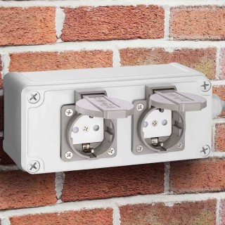 BAKAJI Εξωτερικό Κουτί Πολύπριζου Τοίχου με 2 Αδιάβροχες Πρίζες Sc... BAKAJI Εξωτερικό Κουτί Πολύπριζου Τοίχου με 2 Αδιάβροχες Πρίζες Sc...