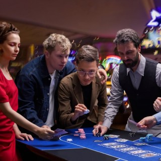 VEVOR Πτυσσόμενο Τραπέζι Πόκερ 70x35 εκ. για 6-8 Παίκτες με Τσάντα ... VEVOR Πτυσσόμενο Τραπέζι Πόκερ 70x35 εκ. για 6-8 Παίκτες με Τσάντα ...