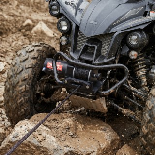 VEVOR Ηλεκτρικό Βαρούλκο ATV/UTV 1134 kg 12V DC με Συνθετικό Σχοινί... VEVOR Ηλεκτρικό Βαρούλκο ATV/UTV 1134 kg 12V DC με Συνθετικό Σχοινί...