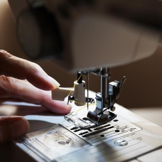 Ραπτομηχανή με 215 Βελονιές και Κιτ Αξεσουάρ BelleCouture 21500 Cec... Ραπτομηχανή με 215 Βελονιές και Κιτ Αξεσουάρ BelleCouture 21500 Cec...