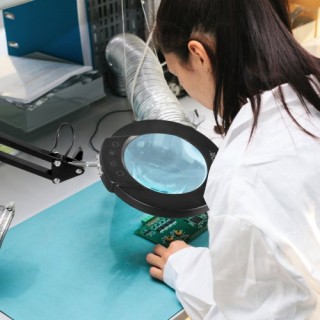 Μεγεθυντικός Φακός VEVOR με Φως & Βάση 5X, 4.3 Φακός, 5 Χρώματα YG... Μεγεθυντικός Φακός VEVOR με Φως & Βάση 5X, 4.3 Φακός, 5 Χρώματα YG...