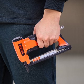 VEVOR Πνευματικό Καρφωτικό 22 Gauge, 71 Σειράς, 3/8 Στέμμα, Μήκος 6... VEVOR Πνευματικό Καρφωτικό 22 Gauge, 71 Σειράς, 3/8 Στέμμα, Μήκος 6...