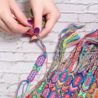 Σετ Κεντήματος με 100 Χρώματα Κλωστής – 207 Τεμάχια με Αξεσουάρ & Θ...