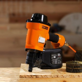 VEVOR MCN70 Πνευματικό Καρφωτικό Συσκευή 15 Μοιρών για Καρφιά 1-3/4... VEVOR MCN70 Πνευματικό Καρφωτικό Συσκευή 15 Μοιρών για Καρφιά 1-3/4...