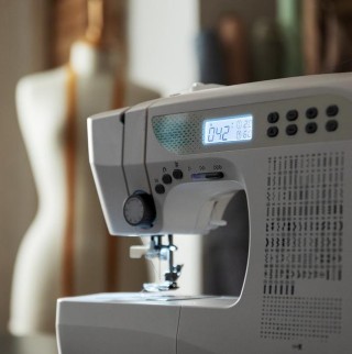 Ραπτομηχανή με 215 Βελονιές και Κιτ Αξεσουάρ BelleCouture 21500 Cec...