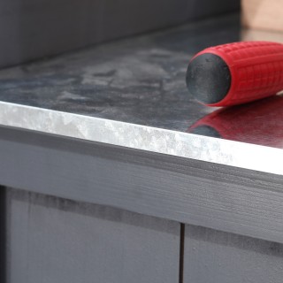 Outsunny Ξύλινο ντουλάπι εξωτερικού χώρου με μεταλλικό επάνω μέρος ... Outsunny Ξύλινο ντουλάπι εξωτερικού χώρου με μεταλλικό επάνω μέρος ...