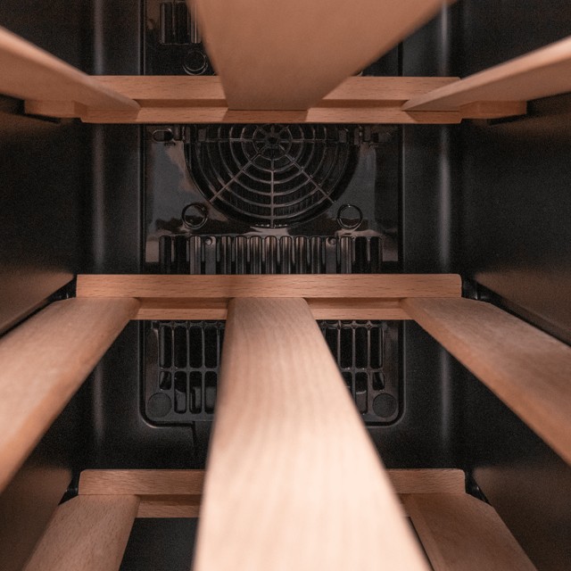 CECOTEC  Συντηρητής Κρασιών Bolero GrandSommelier 1270 CoolWood  Χωρητικότητα 12 Φιαλών και Θερμοηλεκτρική Ψύξη, Ρυθμιζόμενη Θερμοκρασία και Εσωτερικό LED Φωτισμό  CEC-100099