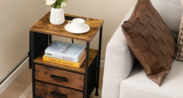 Costway Κομοδίνο με Σταθμό Φόρτισης & 2 Συρτάρια & 6 Πλαϊνές Τσέπες...