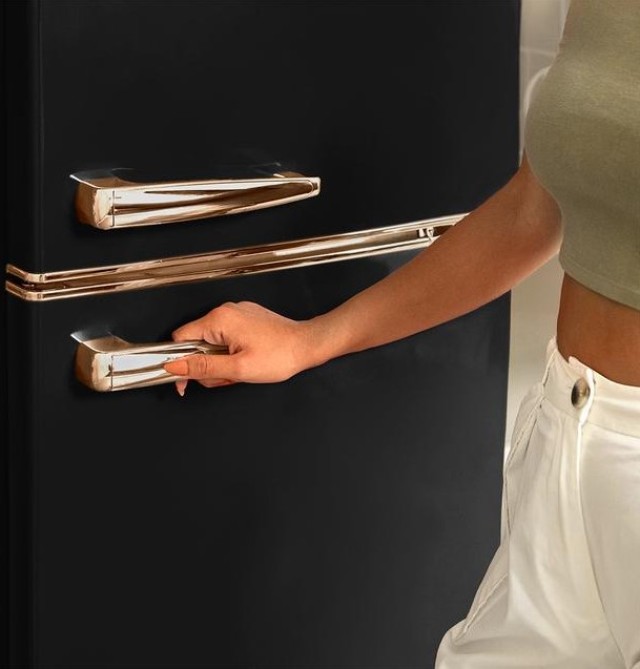 Ρετρό Ψυγείο 215 Lt Bolero CoolMarket 2D 148,5 x 55 x 58,5cm Χρώματος Μαύρο CECOTEC CEC-02753