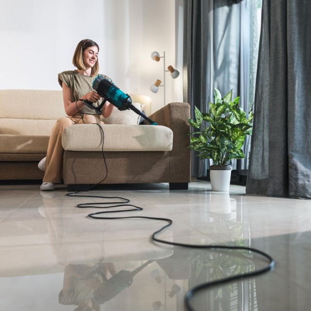 CECOTEC  Σκούπα Conga 700 PowerHead με Καλώδιο - Ισχύς 615W, Αναρρόφηση 18 kPa, Δοχείο 500ml, Μηχανοκίνητη Βούρτσα  CEC-08574