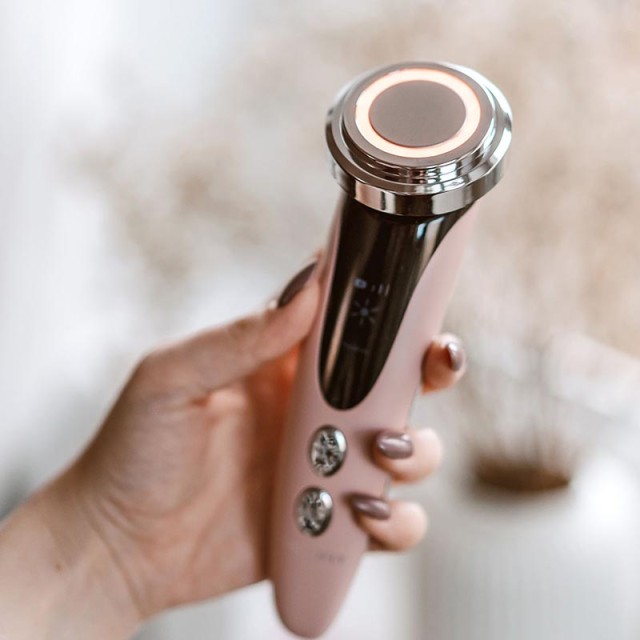 Συσκευή Περιποίησης Προσώπου με 4 Λειτουργίες και Ψηφιακή LCD Οθόνη... Συσκευή Περιποίησης Προσώπου με 4 Λειτουργίες και Ψηφιακή LCD Οθόνη...