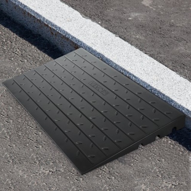 Ράμπα Κατωφλίου VEVOR 4 με 3 Κανάλια, 2200 Lbs, για Αμαξίδια & Σκούτερ  WFSLYP24X42X4950BV0
