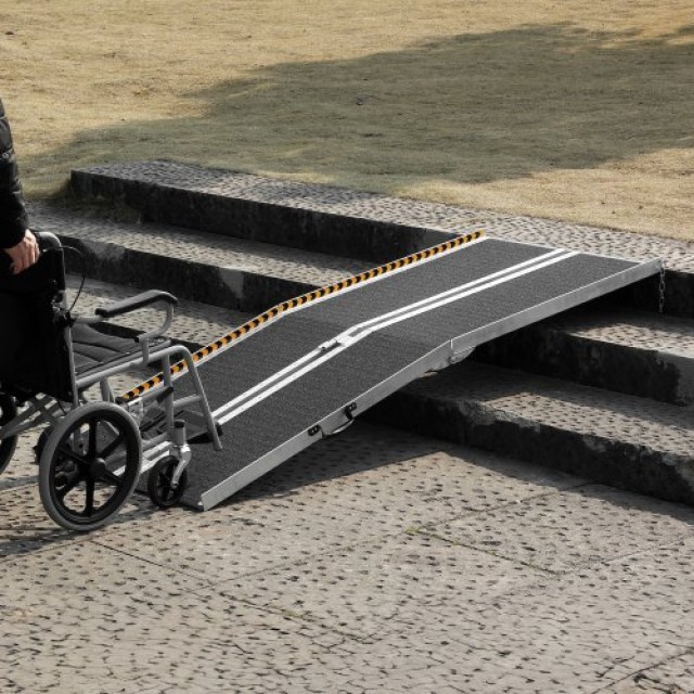 Φορητή Ράμπα Αμαξιδίου VEVOR, 8 ft, 800 lbs, Αντιολισθητική Αλουμινίου, Πτυσσόμενη για Σκάλες & Σκαλοπάτια  ZDKMJPD96YC17MST1V0