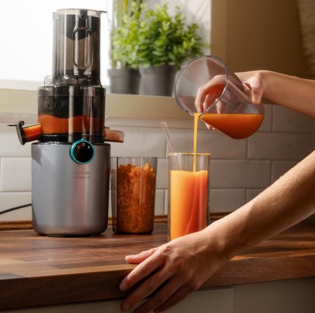Αποχυμωτής Αργής Συμπίεσης Juice&Live 1500 Slim 200W με Στόμιο 82mm & Αντίστροφη Λειτουργία Ασημί CEC-101572 Cecotec