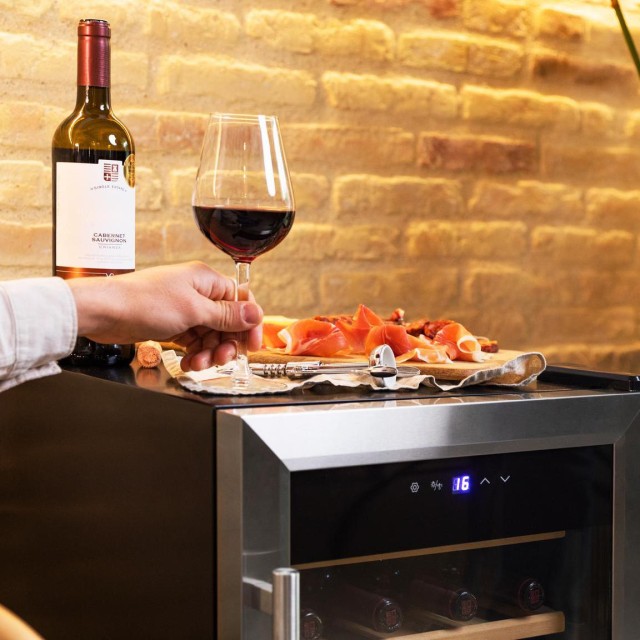 CECOTEC  Συντηρητής Κρασιών Bolero GrandSommelier 2050 Inox, Συμπιεστή, Χωρητικότητα 20 Φιαλών, Ρυθμιζόμενη Θερμοκρασία 5-18ºC, και Πίνακας Ελέγχου Αφής  CEC-00123