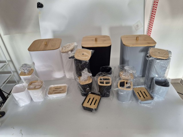 Verk Group Σετ Μπάνιου 6 Τεμαχίων 6638 Λευκό, Μαύρο, Γκρι (Τυχαία Α... Verk Group Σετ Μπάνιου 6 Τεμαχίων 6638 Λευκό, Μαύρο, Γκρι (Τυχαία Α...