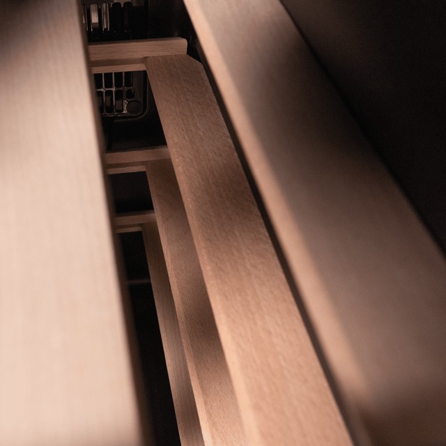 CECOTEC  Συντηρητής Κρασιών Bolero GrandSommelier 1270 CoolWood  Χωρητικότητα 12 Φιαλών και Θερμοηλεκτρική Ψύξη, Ρυθμιζόμενη Θερμοκρασία και Εσωτερικό LED Φωτισμό  CEC-100099