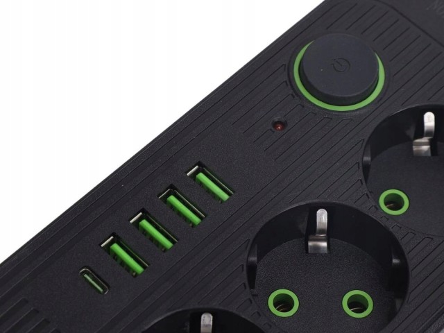 Verk Group Πολύμπριζο 3 Θέσεων 250V με 2m Καλώδιο, 4x USB & 1x USB-...