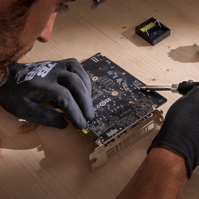 Cecotec Ηλεκτρικός Κολλητήρι PrecissionSoldier 650 με οθόνη και σετ... Cecotec Ηλεκτρικός Κολλητήρι PrecissionSoldier 650 με οθόνη και σετ...