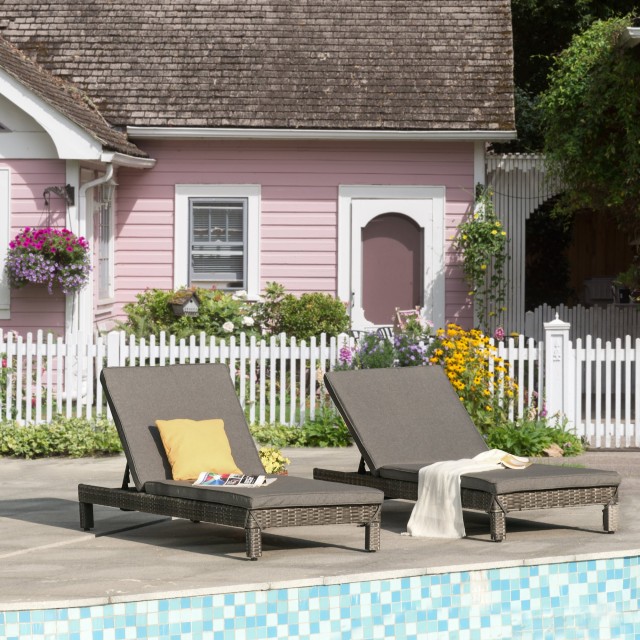 Outsunny Σετ 2 ξαπλώστρες κήπου σε PE Rattan με γκρι μαξιλάρι με επένδυση 862-019GY
