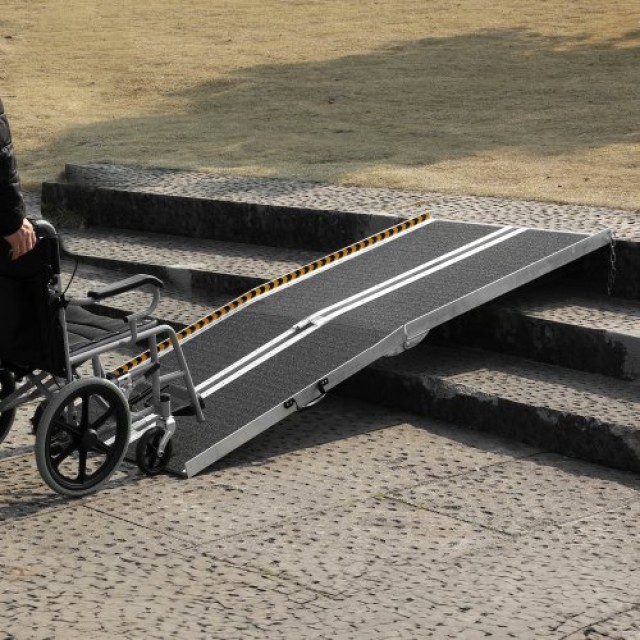 VEVOR  Φορητή Ράμπα Αμαξιδίου, 7 ft, 800 lbs, Αντιολισθητική, Αλουμινίου, Πτυσσόμενη, για Σκάλες/Πόρτες/Πεζοδρόμια  ZDKMJPD84YC13E5LEV0