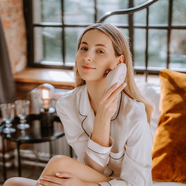 Συσκευή Αντιγήρανσης Προσώπου & Λιπομασάζ Σώματος με EMS, Αναρρόφησ... Συσκευή Αντιγήρανσης Προσώπου & Λιπομασάζ Σώματος με EMS, Αναρρόφησ...