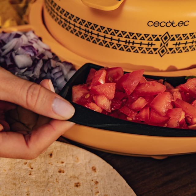 Συσκευή για Ζέσταμα Υλικών & Συναρμολόγηση Tacos με 4 Θήκες και 4 Μορφές Σιλικόνης 40W Cecotec Fun Taco Andale CEC-03834 Cecotec