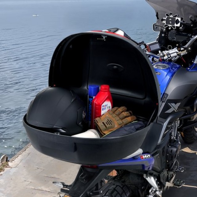 VEVOR 62L Μοτοσυκλετιστικό Κουτί Αποθήκευσης Ουράς με Αντανακλαστικό Πάνελ για Καθολική Χρήση σε Μοτοσυκλέτες MTCSLDXHS62LKMTZRV0