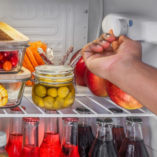 CECOTEC  Μίνι Ψυγείο GrandCooler 20000L SilentCompress Μαύρο, Ανοξείδωτο Ατσάλι, 46L, 48.7x48cm, Αναστρέψιμη Πόρτα, Ενεργειακή Κλάση E  CEC-03618
