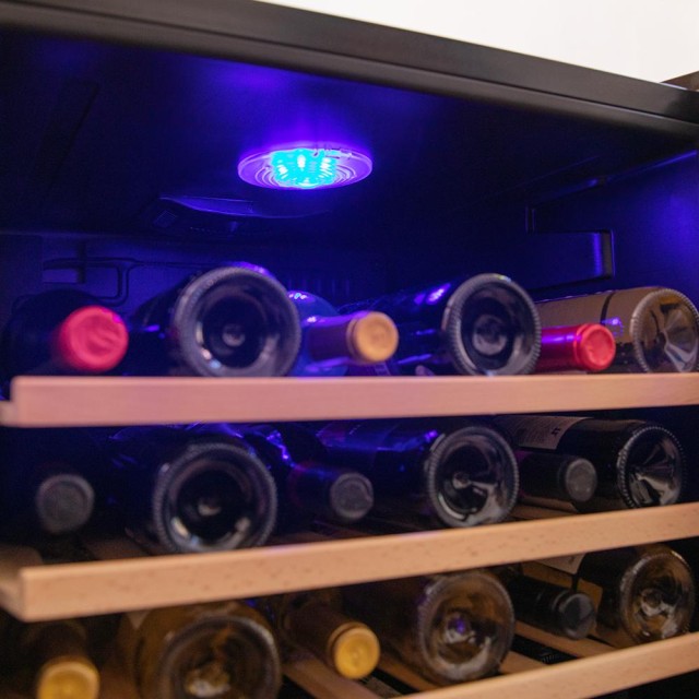 CECOTEC  Συντηρητής Κρασιών Bolero GrandSommelier 4850 Μαύρo με Συμπιεστή, Χωρητικότητα 48 Φιαλών, Ρυθμιζόμενη Θερμοκρασία και Εσωτερικό LED Φωτισμό  CEC-100095
