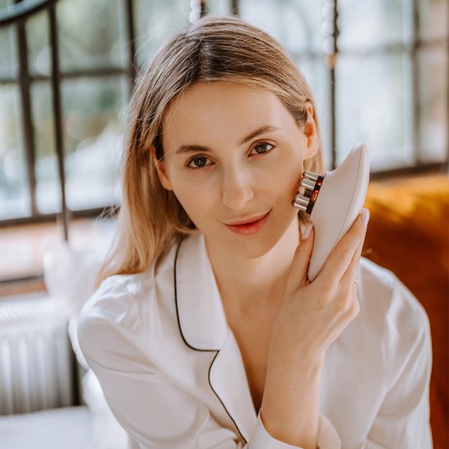 Συσκευή Αντιγήρανσης Προσώπου & Λιπομασάζ Σώματος με EMS, Αναρρόφησ...