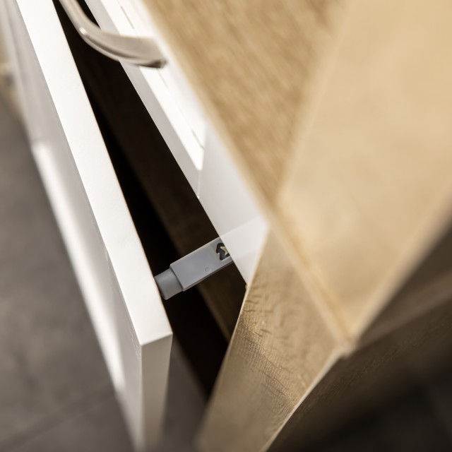 kleankin Ντουλάπα μπάνιου από μοριοσανίδα ψηλή με 1 συρτάρι, 2 ντου...