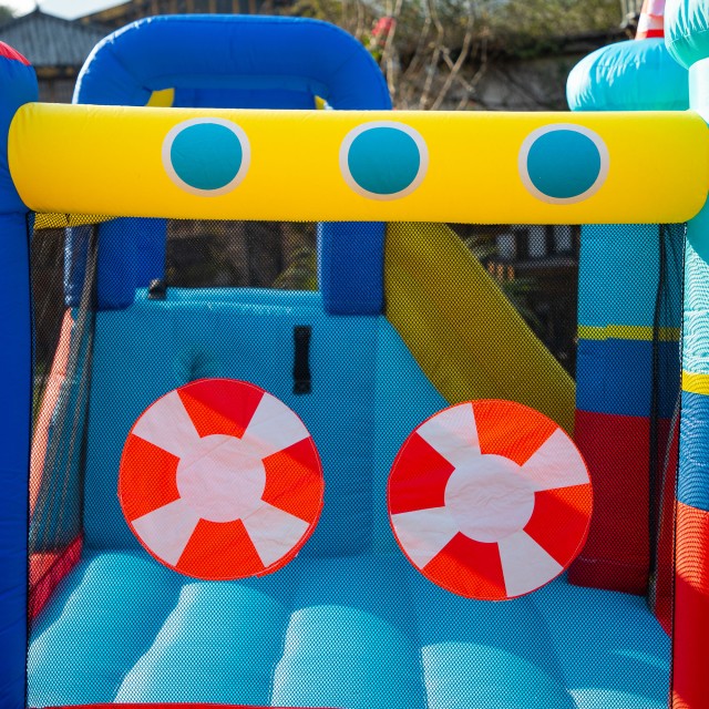 Outsunny 4-σε-1 Bouncy Castle για παιδιά 3-8 ετών, τσουλήθρα και πισίνα, 265x260x200 cm 342-054V90