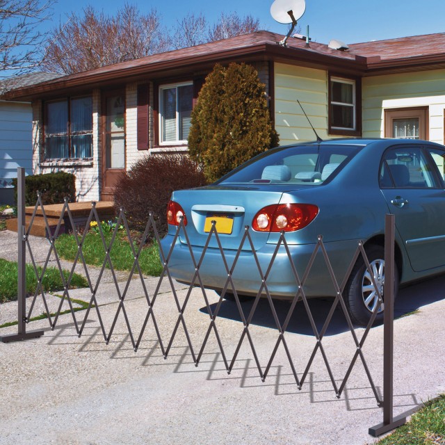 Outsunny Scissor Gate Fence Extendable Scissor Barrier 35-300cm Κήπος Αλουμίνιο καφέ H103,5cm 844-138