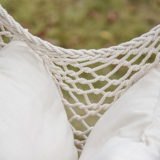 Κούνια Outsunny Hammock με επένδυση με σχοινί για εσωτερικούς και εξωτερικούς χώρους, λευκό 84A-192